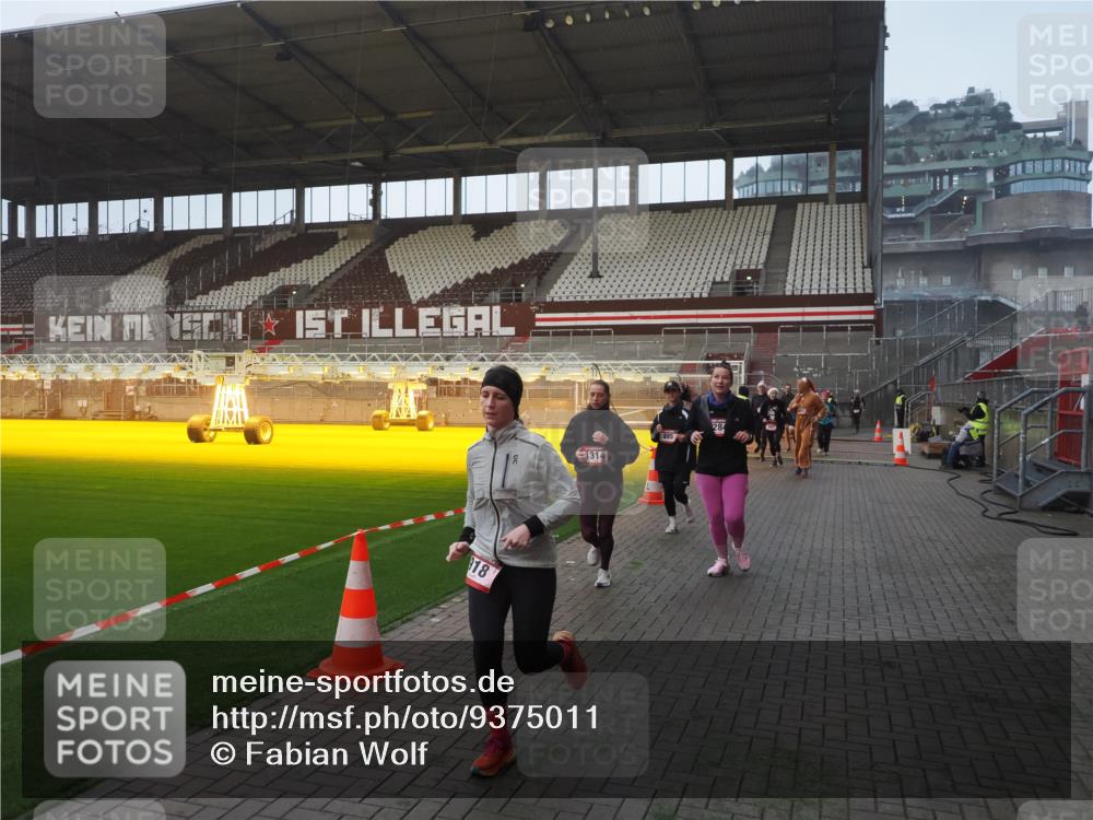 07.12.2025 - St. Pauli X-Mass-Run No. 15 Fabian Wolf http://msf.ph/oto/9375011 07.12.2025 10:02:54 Ziel 442, 443, 885, 918, 936, 943, 1314, 2505, 2780, 2781, 3284, 3417, 3518, 3892 meine-sportfotos.de