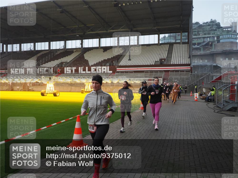 07.12.2025 - St. Pauli X-Mass-Run No. 15 Fabian Wolf http://msf.ph/oto/9375012 07.12.2025 10:02:54 Ziel 442, 443, 885, 918, 936, 943, 1314, 2505, 2780, 2781, 3284, 3417, 3518, 3892 meine-sportfotos.de