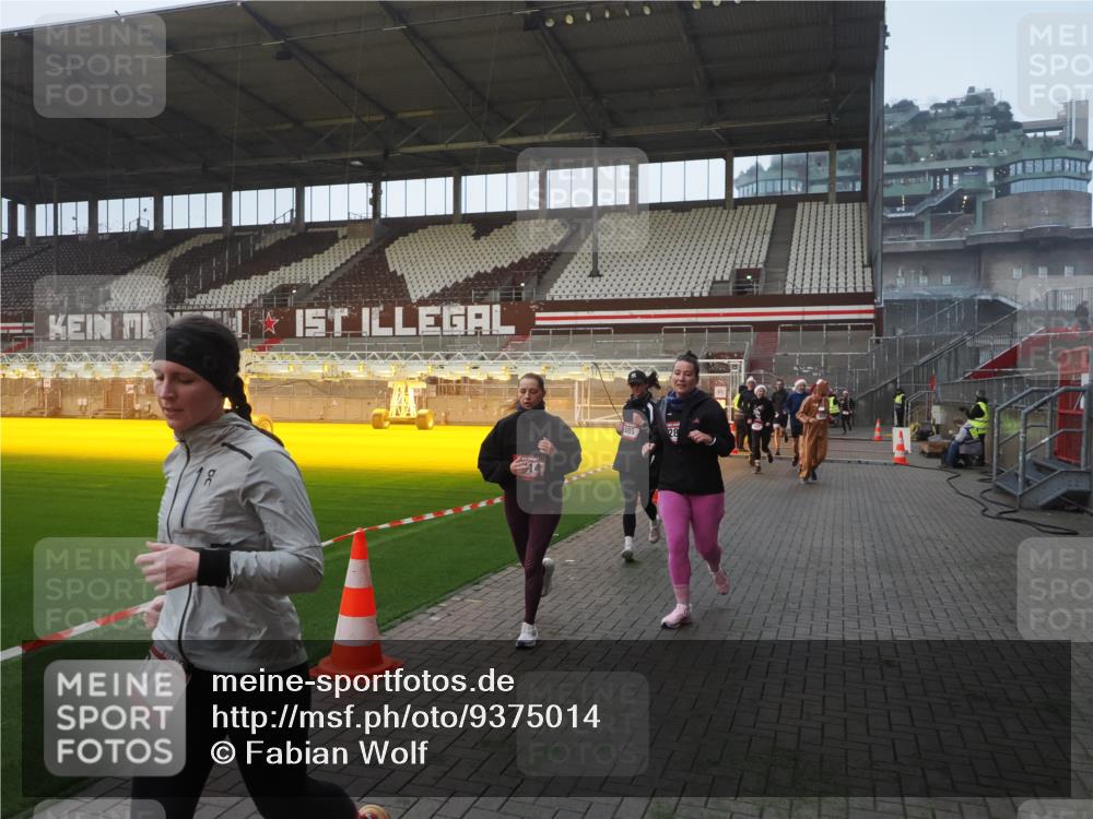 07.12.2025 - St. Pauli X-Mass-Run No. 15 Fabian Wolf http://msf.ph/oto/9375014 07.12.2025 10:02:55 Ziel 442, 443, 885, 918, 936, 943, 1314, 2505, 2780, 2781, 3284, 3417, 3518, 3892 meine-sportfotos.de