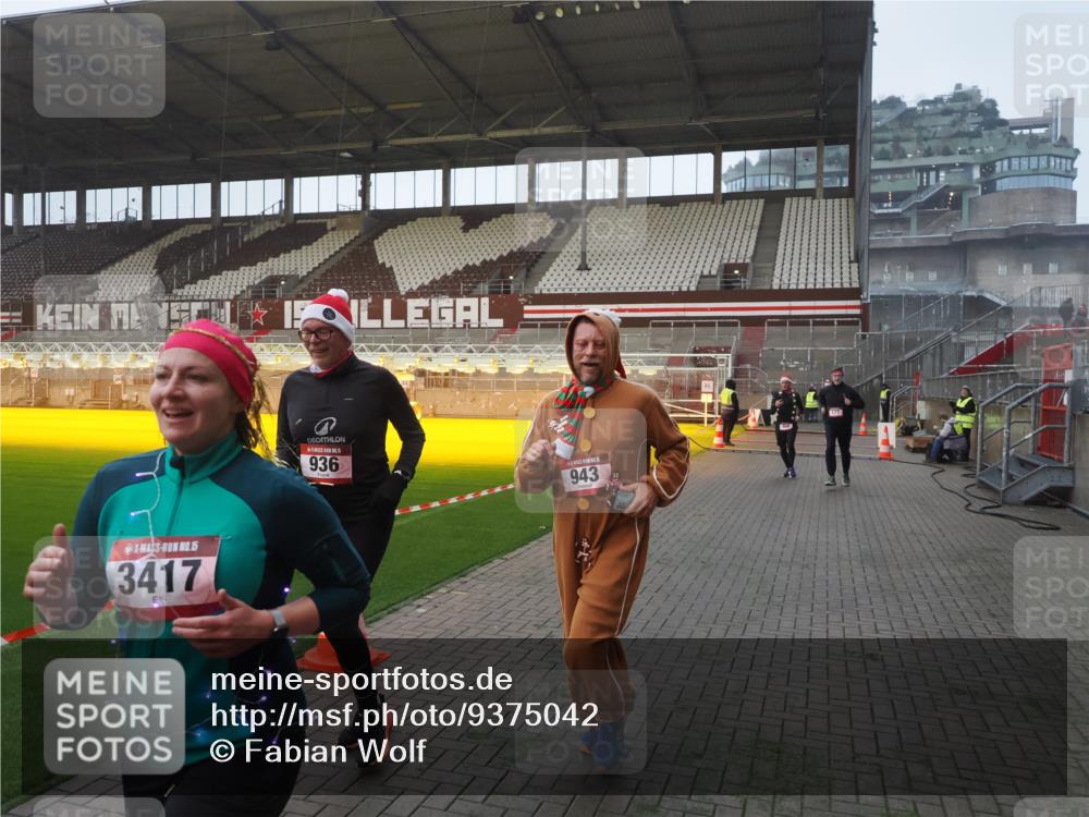 07.12.2025 - St. Pauli X-Mass-Run No. 15 Fabian Wolf http://msf.ph/oto/9375042 07.12.2025 10:03:01 Ziel 177, 442, 443, 885, 918, 936, 943, 956, 1314, 2505, 3284, 3417, 3518 meine-sportfotos.de