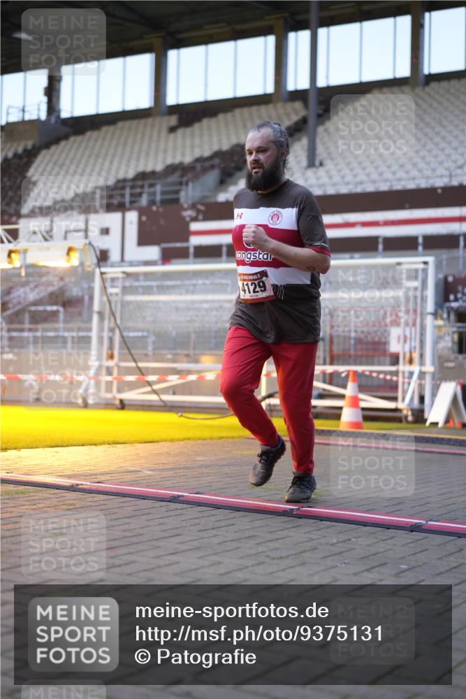 07.12.2025 - St. Pauli X-Mass-Run No. 15 Patografie http://msf.ph/oto/9375131 07.12.2025 10:00:06 Ziel 802, 1333, 1354, 1360, 1404, 2140, 2141, 4129 meine-sportfotos.de