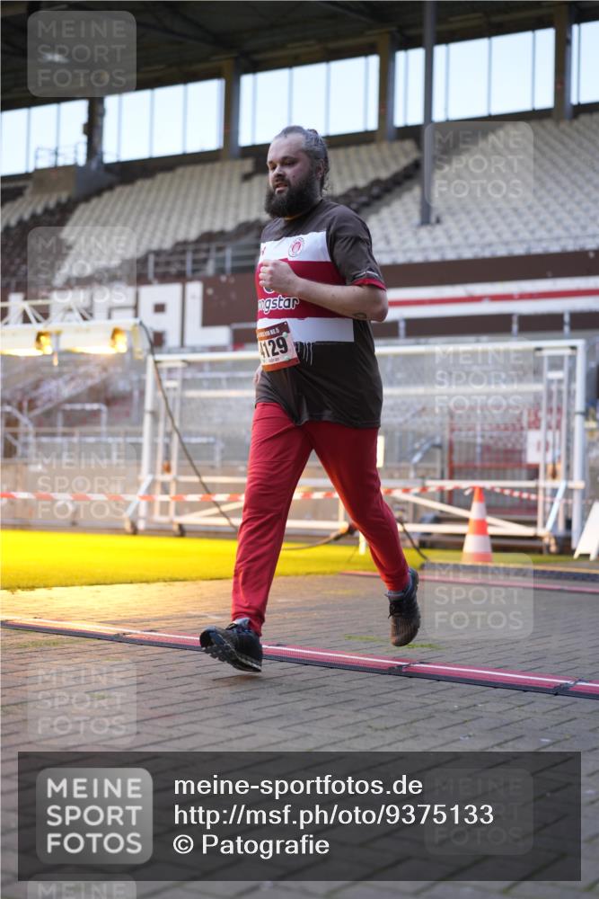 07.12.2025 - St. Pauli X-Mass-Run No. 15 Patografie http://msf.ph/oto/9375133 07.12.2025 10:00:06 Ziel 802, 1333, 1354, 1360, 1404, 2140, 2141, 4129 meine-sportfotos.de