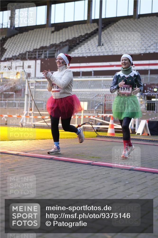 07.12.2025 - St. Pauli X-Mass-Run No. 15 Patografie http://msf.ph/oto/9375146 07.12.2025 10:00:26 Ziel 855, 1418, 1976, 3336 meine-sportfotos.de