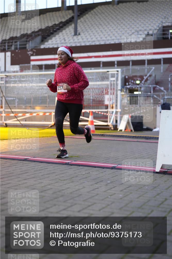 07.12.2025 - St. Pauli X-Mass-Run No. 15 Patografie http://msf.ph/oto/9375173 07.12.2025 10:00:53 Ziel 1050, 2378, 3084 meine-sportfotos.de