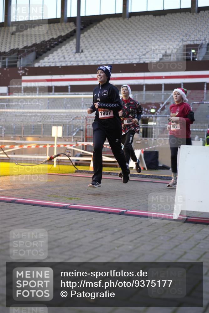 07.12.2025 - St. Pauli X-Mass-Run No. 15 Patografie http://msf.ph/oto/9375177 07.12.2025 10:01:02 Ziel 801, 1050, 1887, 1892, 2378 meine-sportfotos.de