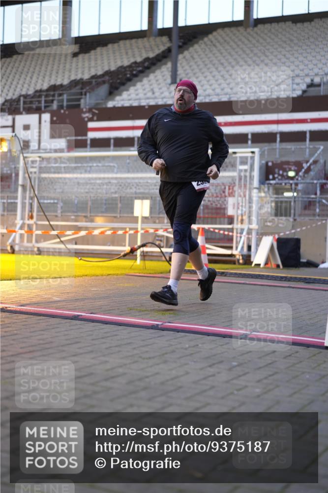 07.12.2025 - St. Pauli X-Mass-Run No. 15 Patografie http://msf.ph/oto/9375187 07.12.2025 10:01:08 Ziel 780, 783, 801, 1887, 1892, 2378, 2528 meine-sportfotos.de