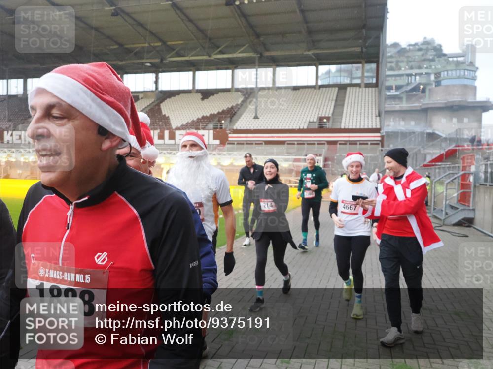 07.12.2025 - St. Pauli X-Mass-Run No. 15 Fabian Wolf http://msf.ph/oto/9375191 07.12.2025 10:03:41 Ziel 185, 213, 214, 358, 399, 940, 984, 1023, 1263, 1264, 1307, 1394, 1425, 1506, 1888, 2002, 2366, 2380, 3334, 3734, 4193, 4239, 4660, 4667, 4679, 4680 meine-sportfotos.de