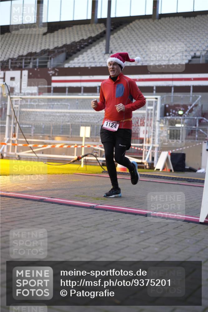 07.12.2025 - St. Pauli X-Mass-Run No. 15 Patografie http://msf.ph/oto/9375201 07.12.2025 10:01:18 Ziel 118, 393, 780, 783, 801, 1124, 1294, 1760, 1887, 1892, 2528 meine-sportfotos.de