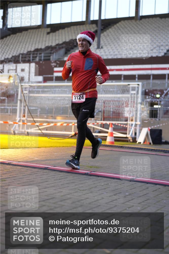 07.12.2025 - St. Pauli X-Mass-Run No. 15 Patografie http://msf.ph/oto/9375204 07.12.2025 10:01:18 Ziel 118, 393, 780, 783, 801, 1124, 1294, 1760, 1887, 1892, 2528 meine-sportfotos.de