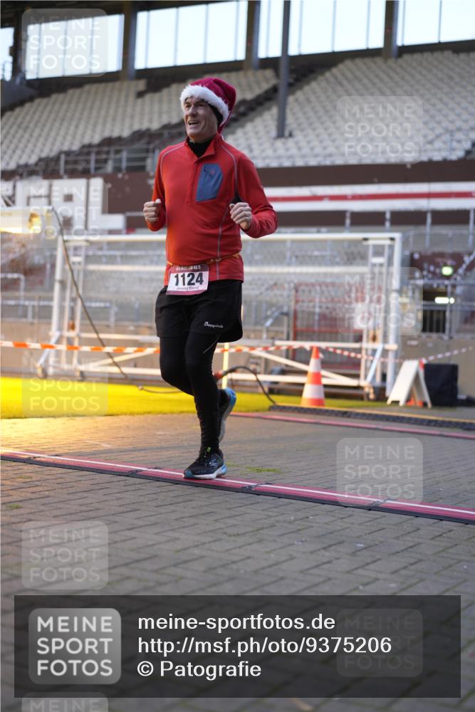 07.12.2025 - St. Pauli X-Mass-Run No. 15 Patografie http://msf.ph/oto/9375206 07.12.2025 10:01:18 Ziel 118, 393, 780, 783, 801, 1124, 1294, 1760, 1887, 1892, 2528 meine-sportfotos.de