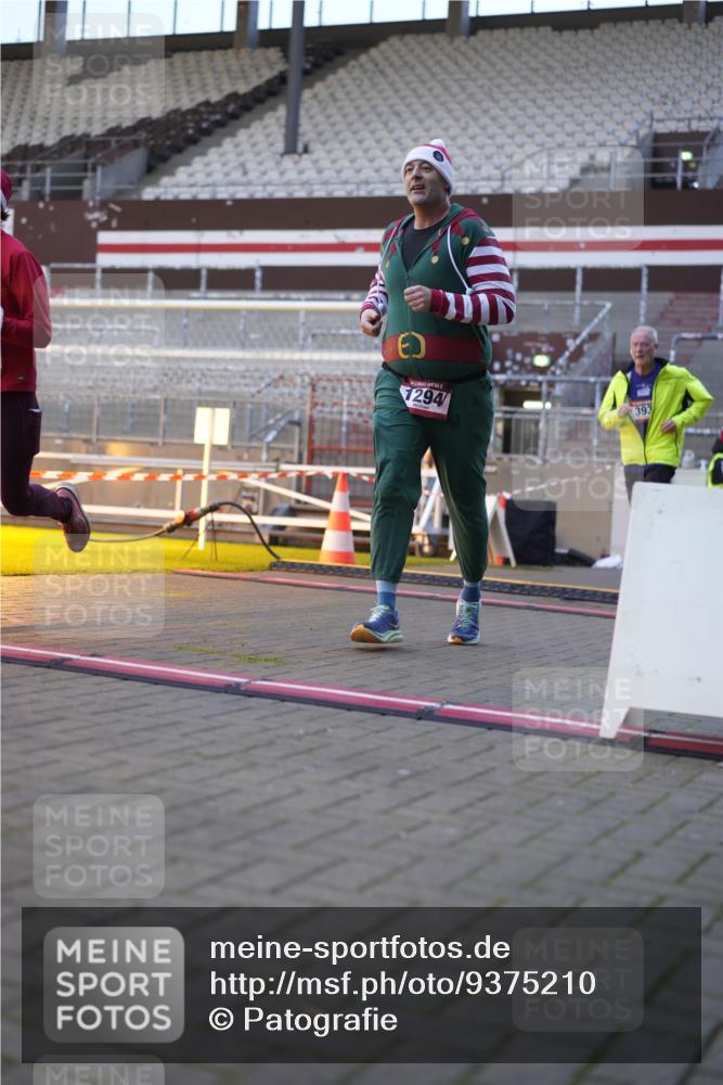 07.12.2025 - St. Pauli X-Mass-Run No. 15 Patografie http://msf.ph/oto/9375210 07.12.2025 10:01:21 Ziel 118, 393, 780, 783, 1124, 1294, 1760, 2528, 3187 meine-sportfotos.de