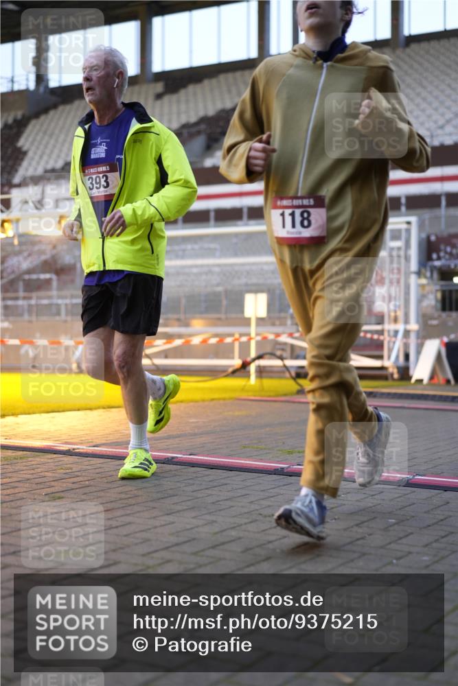 07.12.2025 - St. Pauli X-Mass-Run No. 15 Patografie http://msf.ph/oto/9375215 07.12.2025 10:01:23 Ziel 118, 393, 780, 783, 804, 1124, 1294, 1760, 2528, 3187, 3878 meine-sportfotos.de