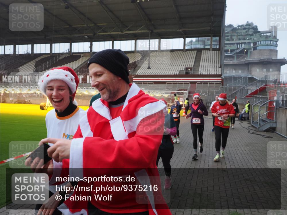 07.12.2025 - St. Pauli X-Mass-Run No. 15 Fabian Wolf http://msf.ph/oto/9375216 07.12.2025 10:03:43 Ziel 185, 213, 214, 358, 399, 940, 984, 1023, 1263, 1264, 1307, 1394, 1425, 1506, 1888, 2002, 2366, 2380, 3334, 3734, 4660, 4667, 4679, 4680 meine-sportfotos.de