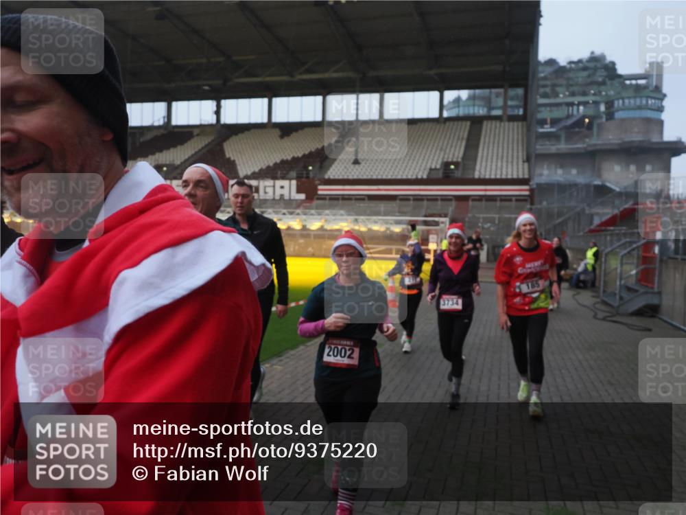 07.12.2025 - St. Pauli X-Mass-Run No. 15 Fabian Wolf http://msf.ph/oto/9375220 07.12.2025 10:03:44 Ziel 185, 213, 214, 358, 399, 940, 984, 1023, 1263, 1264, 1307, 1394, 1425, 1506, 1888, 2002, 2366, 2380, 3334, 3734, 4660, 4667, 4679, 4680 meine-sportfotos.de