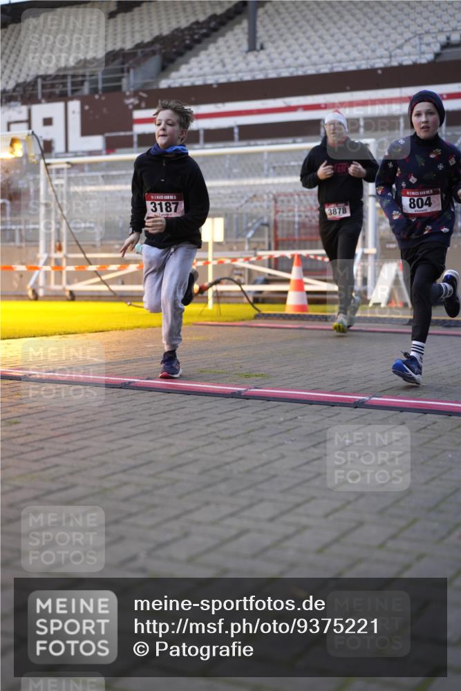 07.12.2025 - St. Pauli X-Mass-Run No. 15 Patografie http://msf.ph/oto/9375221 07.12.2025 10:01:26 Ziel 118, 393, 780, 783, 804, 1124, 1294, 1760, 3187, 3580, 3582, 3629, 3878 meine-sportfotos.de