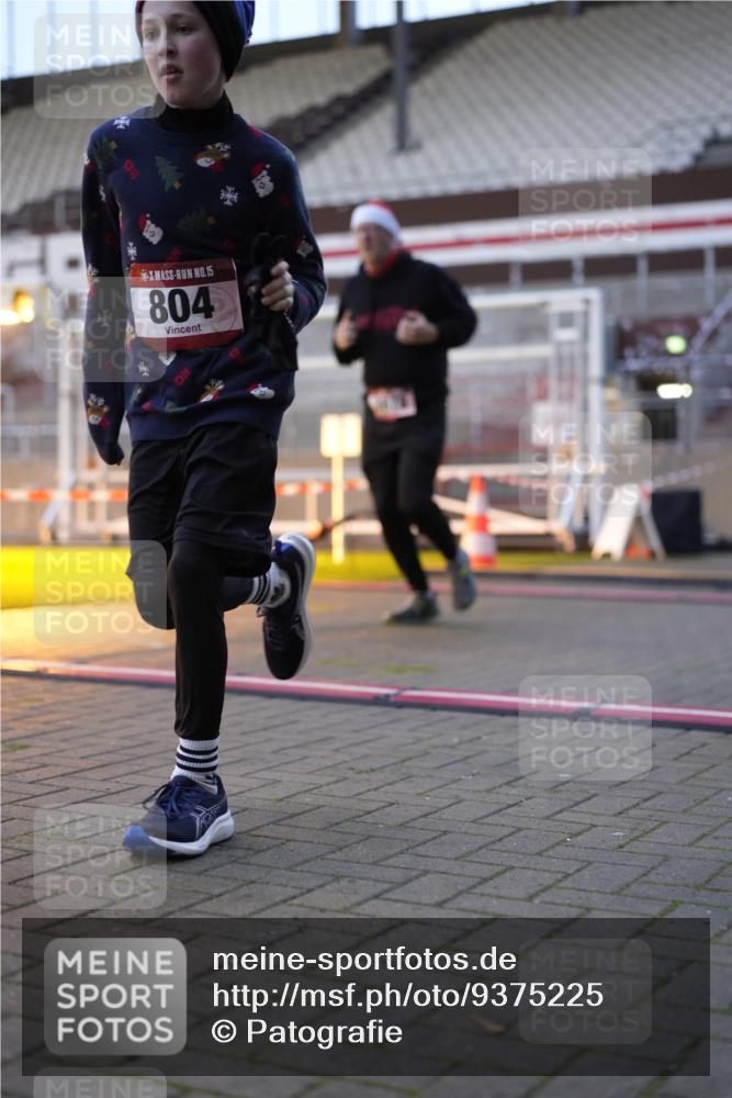 07.12.2025 - St. Pauli X-Mass-Run No. 15 Patografie http://msf.ph/oto/9375225 07.12.2025 10:01:26 Ziel 118, 393, 780, 783, 804, 1124, 1294, 1760, 3187, 3580, 3582, 3629, 3878 meine-sportfotos.de