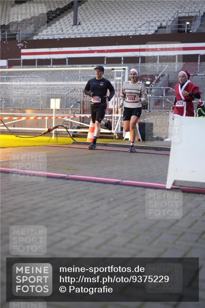 07.12.2025 - St. Pauli X-Mass-Run No. 15 Patografie http://msf.ph/oto/9375229 07.12.2025 10:01:30 Ziel 118, 393, 804, 1124, 1294, 1724, 1760, 1859, 3187, 3580, 3582, 3629, 3878 meine-sportfotos.de