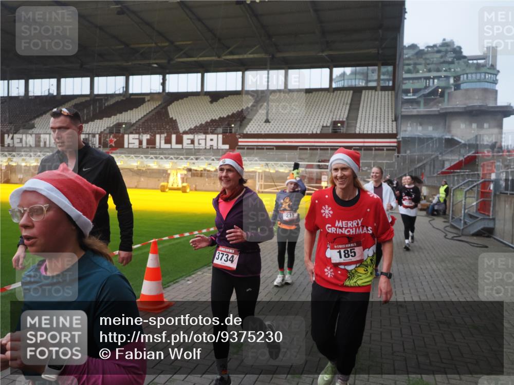 07.12.2025 - St. Pauli X-Mass-Run No. 15 Fabian Wolf http://msf.ph/oto/9375230 07.12.2025 10:03:45 Ziel 185, 213, 214, 358, 399, 940, 984, 1023, 1263, 1264, 1307, 1394, 1425, 1506, 1888, 2002, 2366, 2380, 3334, 3734, 4660, 4667, 4679, 4680 meine-sportfotos.de