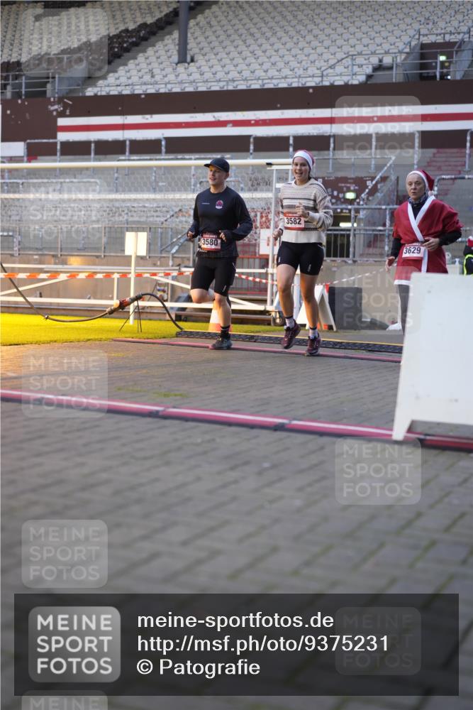 07.12.2025 - St. Pauli X-Mass-Run No. 15 Patografie http://msf.ph/oto/9375231 07.12.2025 10:01:30 Ziel 118, 393, 804, 1124, 1294, 1724, 1760, 1859, 3187, 3580, 3582, 3629, 3878 meine-sportfotos.de
