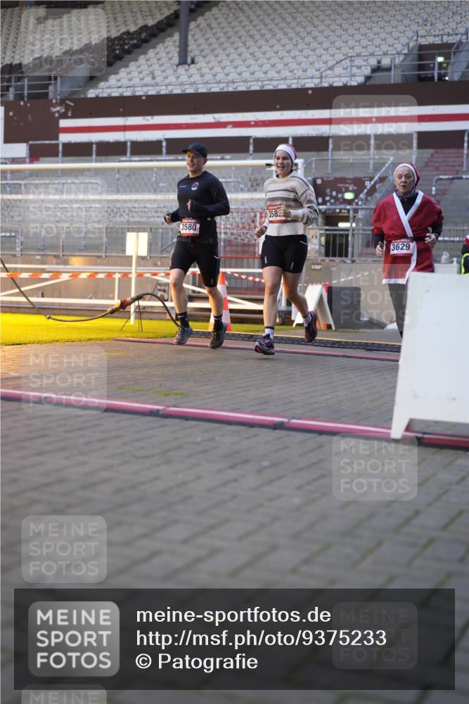 07.12.2025 - St. Pauli X-Mass-Run No. 15 Patografie http://msf.ph/oto/9375233 07.12.2025 10:01:30 Ziel 118, 393, 804, 1124, 1294, 1724, 1760, 1859, 3187, 3580, 3582, 3629, 3878 meine-sportfotos.de