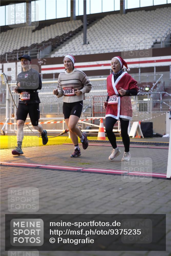 07.12.2025 - St. Pauli X-Mass-Run No. 15 Patografie http://msf.ph/oto/9375235 07.12.2025 10:01:31 Ziel 118, 393, 804, 1124, 1294, 1724, 1760, 1859, 2681, 3187, 3580, 3582, 3629, 3878 meine-sportfotos.de
