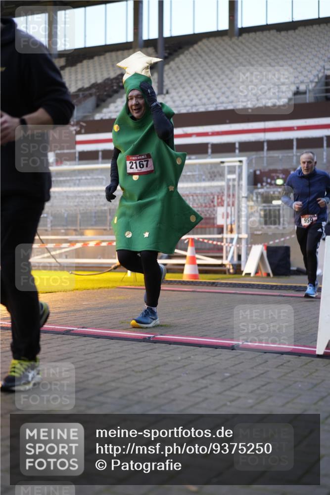 07.12.2025 - St. Pauli X-Mass-Run No. 15 Patografie http://msf.ph/oto/9375250 07.12.2025 10:01:36 Ziel 118, 393, 804, 959, 1294, 1724, 1760, 1859, 2167, 2681, 3187, 3580, 3582, 3629, 3878 meine-sportfotos.de