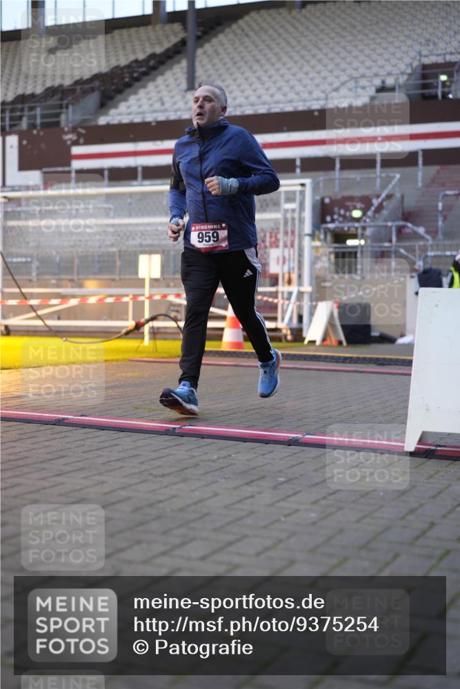 07.12.2025 - St. Pauli X-Mass-Run No. 15 Patografie http://msf.ph/oto/9375254 07.12.2025 10:01:38 Ziel 118, 393, 804, 959, 1724, 1859, 2167, 2681, 3187, 3580, 3582, 3629, 3878 meine-sportfotos.de