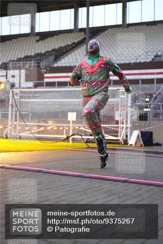 07.12.2025 - St. Pauli X-Mass-Run No. 15 Patografie http://msf.ph/oto/9375267 07.12.2025 10:02:05 Ziel 1934, 2472, 3944 meine-sportfotos.de