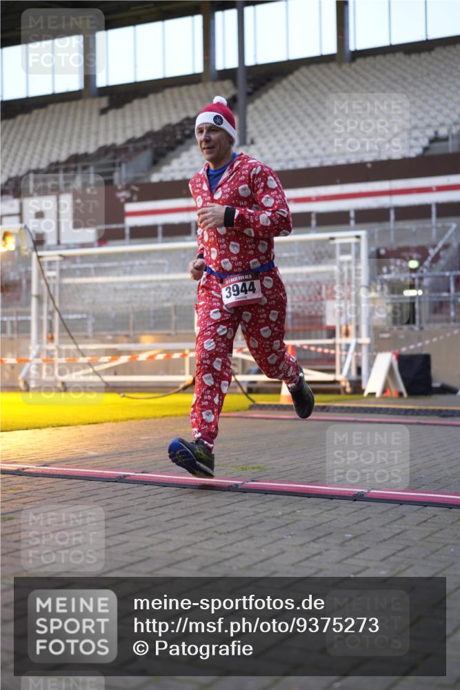 07.12.2025 - St. Pauli X-Mass-Run No. 15 Patografie http://msf.ph/oto/9375273 07.12.2025 10:02:09 Ziel 1934, 2472, 2923, 3944 meine-sportfotos.de