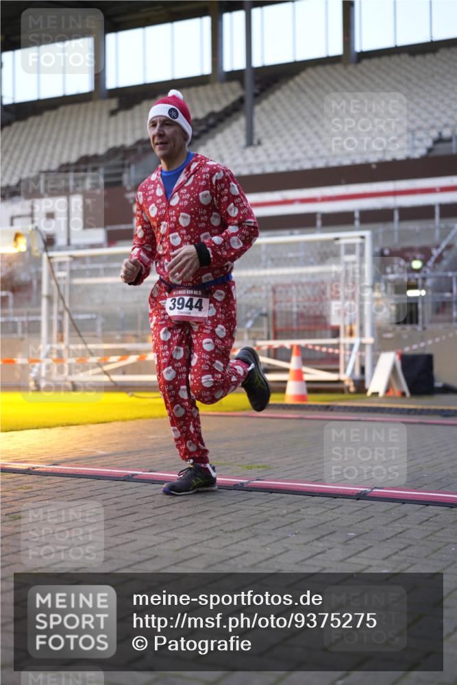 07.12.2025 - St. Pauli X-Mass-Run No. 15 Patografie http://msf.ph/oto/9375275 07.12.2025 10:02:09 Ziel 1934, 2472, 2923, 3944 meine-sportfotos.de