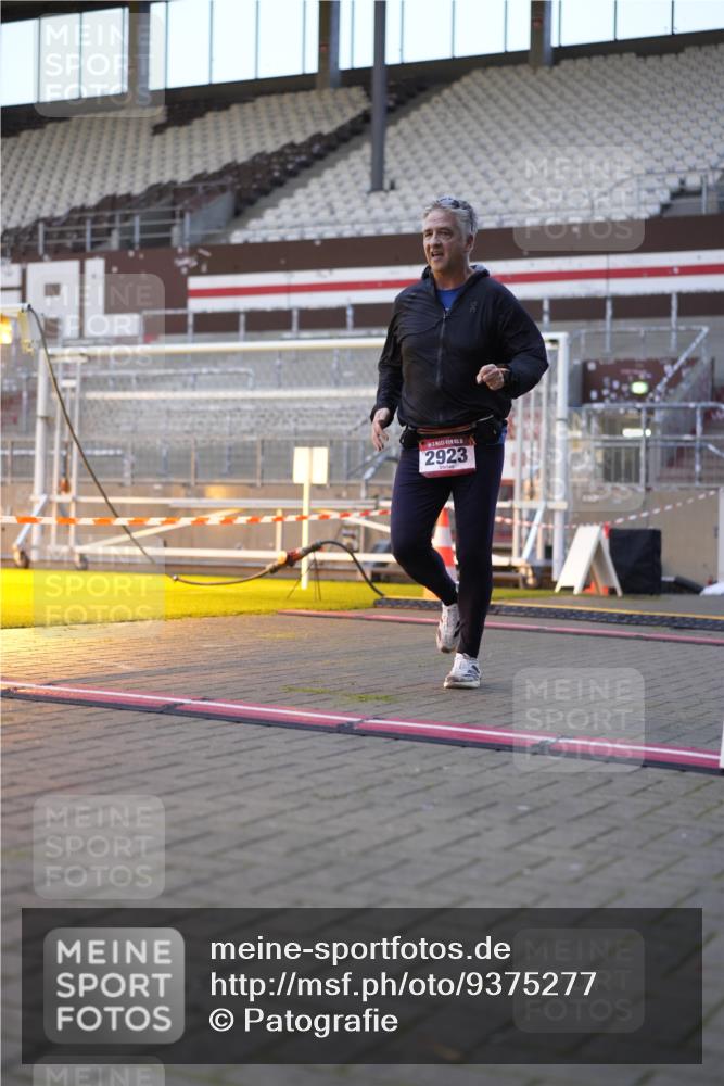 07.12.2025 - St. Pauli X-Mass-Run No. 15 Patografie http://msf.ph/oto/9375277 07.12.2025 10:02:12 Ziel 63, 304, 1934, 2923, 3944 meine-sportfotos.de