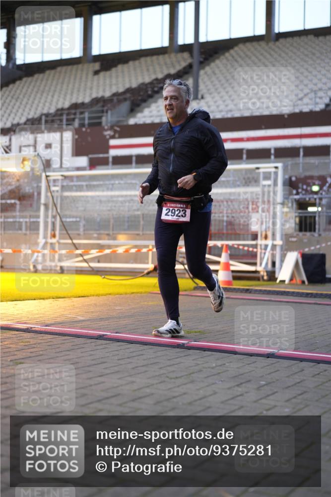 07.12.2025 - St. Pauli X-Mass-Run No. 15 Patografie http://msf.ph/oto/9375281 07.12.2025 10:02:13 Ziel 63, 304, 1934, 2923, 3944 meine-sportfotos.de