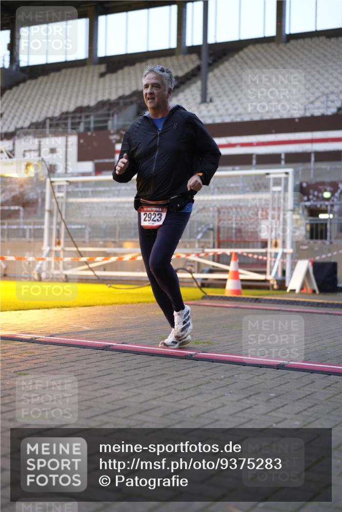 07.12.2025 - St. Pauli X-Mass-Run No. 15 Patografie http://msf.ph/oto/9375283 07.12.2025 10:02:13 Ziel 63, 304, 1934, 2923, 3944 meine-sportfotos.de