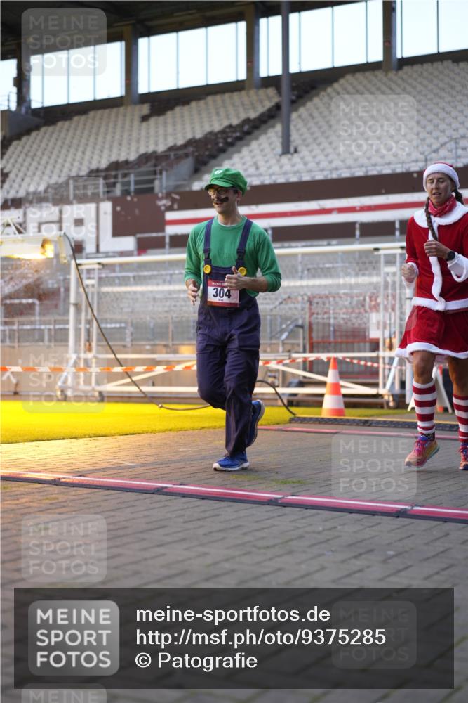 07.12.2025 - St. Pauli X-Mass-Run No. 15 Patografie http://msf.ph/oto/9375285 07.12.2025 10:02:17 Ziel 63, 304, 1828, 1829, 1934, 2604, 2923, 3944 meine-sportfotos.de