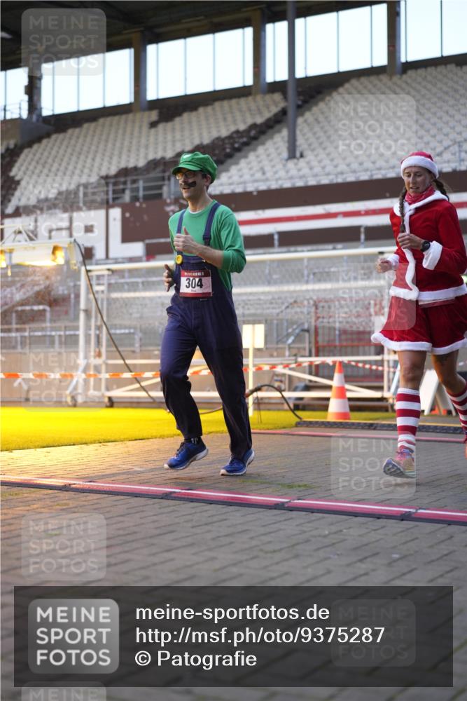 07.12.2025 - St. Pauli X-Mass-Run No. 15 Patografie http://msf.ph/oto/9375287 07.12.2025 10:02:17 Ziel 63, 304, 1828, 1829, 1934, 2604, 2923, 3944 meine-sportfotos.de