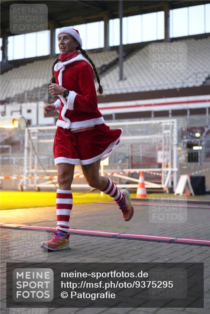 07.12.2025 - St. Pauli X-Mass-Run No. 15 Patografie http://msf.ph/oto/9375295 07.12.2025 10:02:18 Ziel 63, 304, 1828, 1829, 1934, 2604, 2923, 3944 meine-sportfotos.de