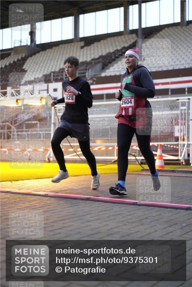 07.12.2025 - St. Pauli X-Mass-Run No. 15 Patografie http://msf.ph/oto/9375301 07.12.2025 10:02:21 Ziel 63, 304, 1105, 1828, 1829, 1934, 2604, 2923, 3944 meine-sportfotos.de