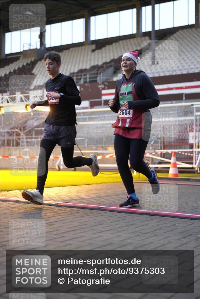 07.12.2025 - St. Pauli X-Mass-Run No. 15 Patografie http://msf.ph/oto/9375303 07.12.2025 10:02:21 Ziel 63, 304, 1105, 1828, 1829, 1934, 2604, 2923, 3944 meine-sportfotos.de