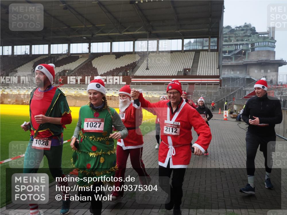 07.12.2025 - St. Pauli X-Mass-Run No. 15 Fabian Wolf http://msf.ph/oto/9375304 07.12.2025 10:04:01 Ziel 626, 628, 709, 1027, 1028, 1906, 2110, 2112, 3198, 3337, 3340, 3359, 3519, 4151 meine-sportfotos.de