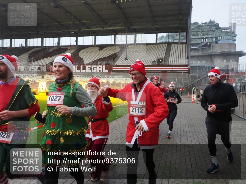 07.12.2025 - St. Pauli X-Mass-Run No. 15 Fabian Wolf http://msf.ph/oto/9375306 07.12.2025 10:04:01 Ziel 626, 628, 709, 1027, 1028, 1906, 2110, 2112, 3198, 3337, 3340, 3359, 3519, 4151 meine-sportfotos.de