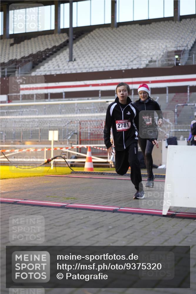07.12.2025 - St. Pauli X-Mass-Run No. 15 Patografie http://msf.ph/oto/9375320 07.12.2025 10:02:38 Ziel 1105, 2510, 2514, 2780, 2781, 2908, 3518, 3892 meine-sportfotos.de
