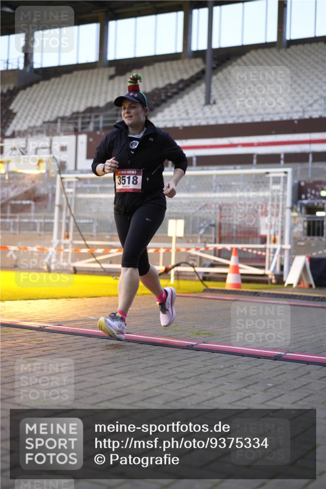 07.12.2025 - St. Pauli X-Mass-Run No. 15 Patografie http://msf.ph/oto/9375334 07.12.2025 10:02:42 Ziel 885, 918, 1314, 2510, 2514, 2780, 2781, 2908, 3284, 3518, 3892 meine-sportfotos.de