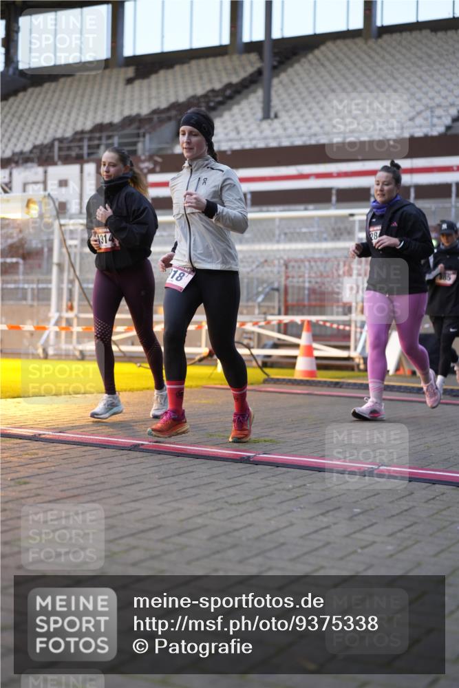 07.12.2025 - St. Pauli X-Mass-Run No. 15 Patografie http://msf.ph/oto/9375338 07.12.2025 10:02:46 Ziel 885, 918, 943, 1314, 2780, 2781, 2908, 3284, 3518, 3892 meine-sportfotos.de