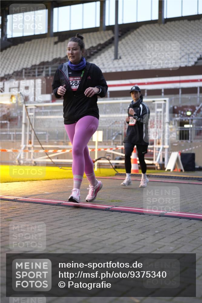 07.12.2025 - St. Pauli X-Mass-Run No. 15 Patografie http://msf.ph/oto/9375340 07.12.2025 10:02:47 Ziel 442, 443, 885, 918, 936, 943, 1314, 2780, 2781, 2908, 3284, 3518, 3892 meine-sportfotos.de