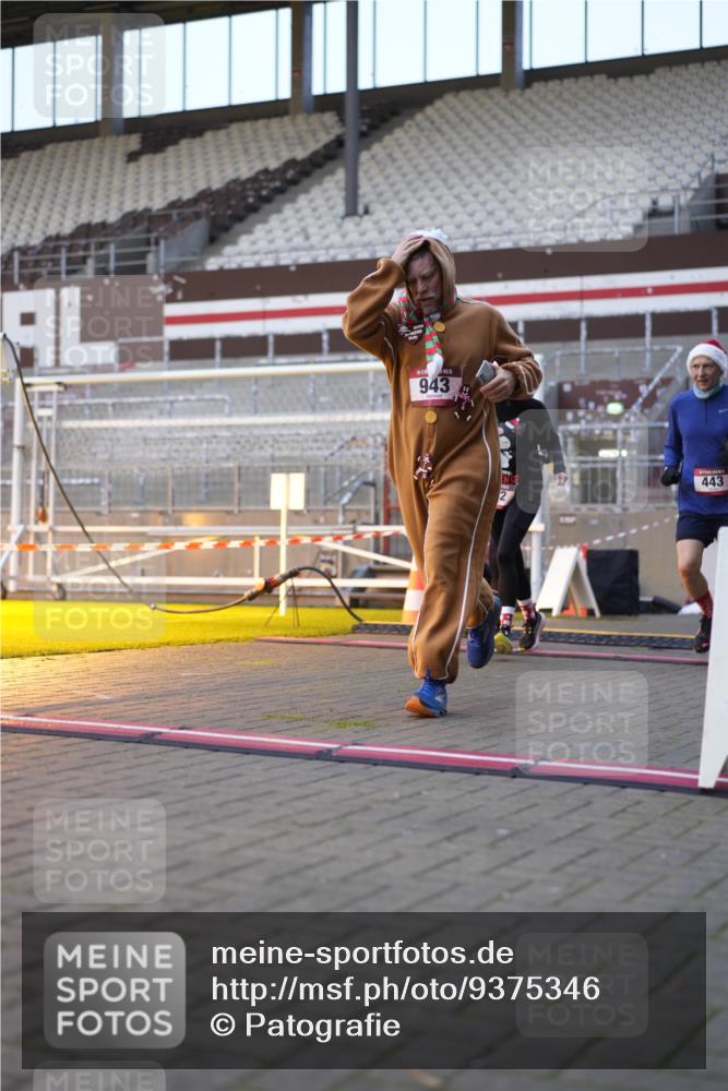 07.12.2025 - St. Pauli X-Mass-Run No. 15 Patografie http://msf.ph/oto/9375346 07.12.2025 10:02:50 Ziel 442, 443, 885, 918, 936, 943, 1314, 2505, 2780, 2781, 3284, 3417, 3518, 3892 meine-sportfotos.de