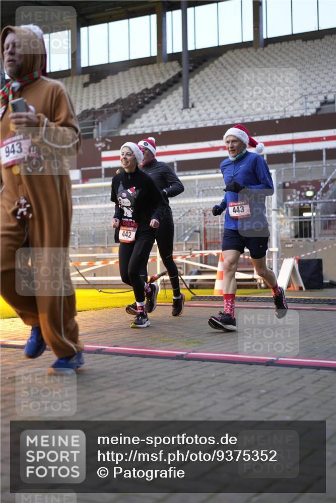 07.12.2025 - St. Pauli X-Mass-Run No. 15 Patografie http://msf.ph/oto/9375352 07.12.2025 10:02:51 Ziel 442, 443, 885, 918, 936, 943, 1314, 2505, 2780, 2781, 3284, 3417, 3518, 3892 meine-sportfotos.de