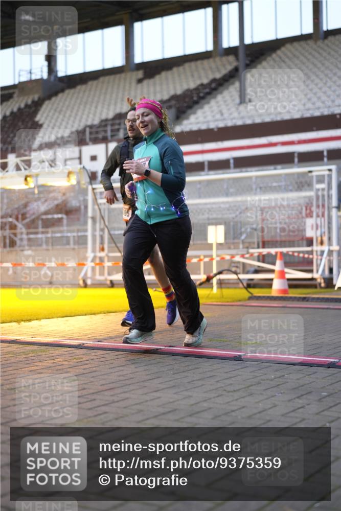 07.12.2025 - St. Pauli X-Mass-Run No. 15 Patografie http://msf.ph/oto/9375359 07.12.2025 10:02:53 Ziel 442, 443, 885, 918, 936, 943, 956, 1314, 2505, 2780, 2781, 3284, 3417, 3518, 3892 meine-sportfotos.de