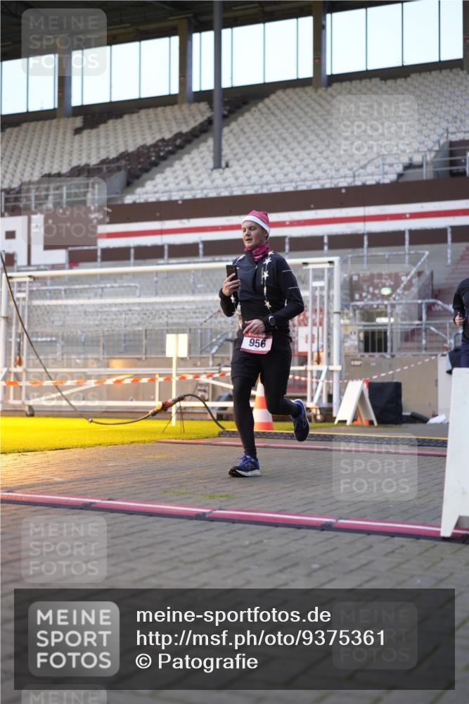 07.12.2025 - St. Pauli X-Mass-Run No. 15 Patografie http://msf.ph/oto/9375361 07.12.2025 10:02:57 Ziel 177, 442, 443, 885, 918, 936, 943, 956, 1314, 2505, 3284, 3417, 3518 meine-sportfotos.de