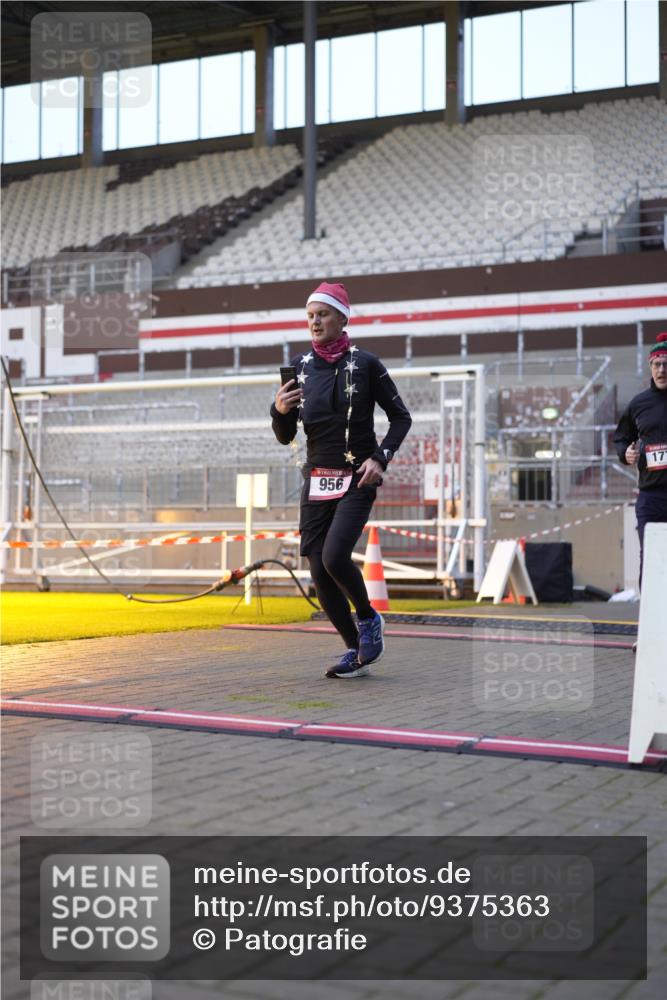07.12.2025 - St. Pauli X-Mass-Run No. 15 Patografie http://msf.ph/oto/9375363 07.12.2025 10:02:57 Ziel 177, 442, 443, 885, 918, 936, 943, 956, 1314, 2505, 3284, 3417, 3518 meine-sportfotos.de