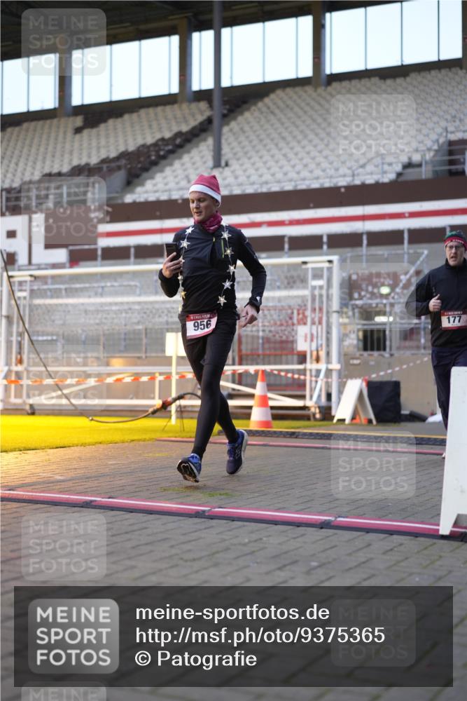 07.12.2025 - St. Pauli X-Mass-Run No. 15 Patografie http://msf.ph/oto/9375365 07.12.2025 10:02:57 Ziel 177, 442, 443, 885, 918, 936, 943, 956, 1314, 2505, 3284, 3417, 3518 meine-sportfotos.de